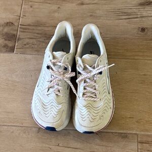 Women’s Off White Altra Athletic Shoes Size 10 1/2